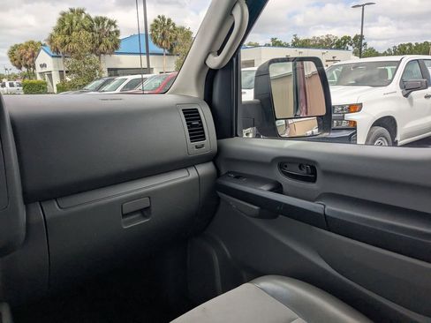 Used 2012 Nissan NV 2500 SV w/ Technology Pkg image 16