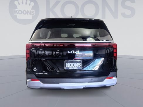 New 2026 Kia Carnival FWD image 5