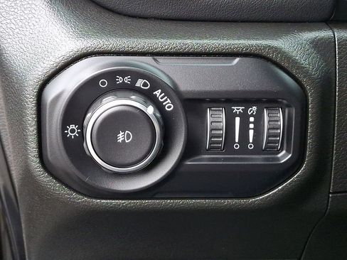 Used 2022 Jeep Wrangler Unlimited Sahara AWD/4WD image 24