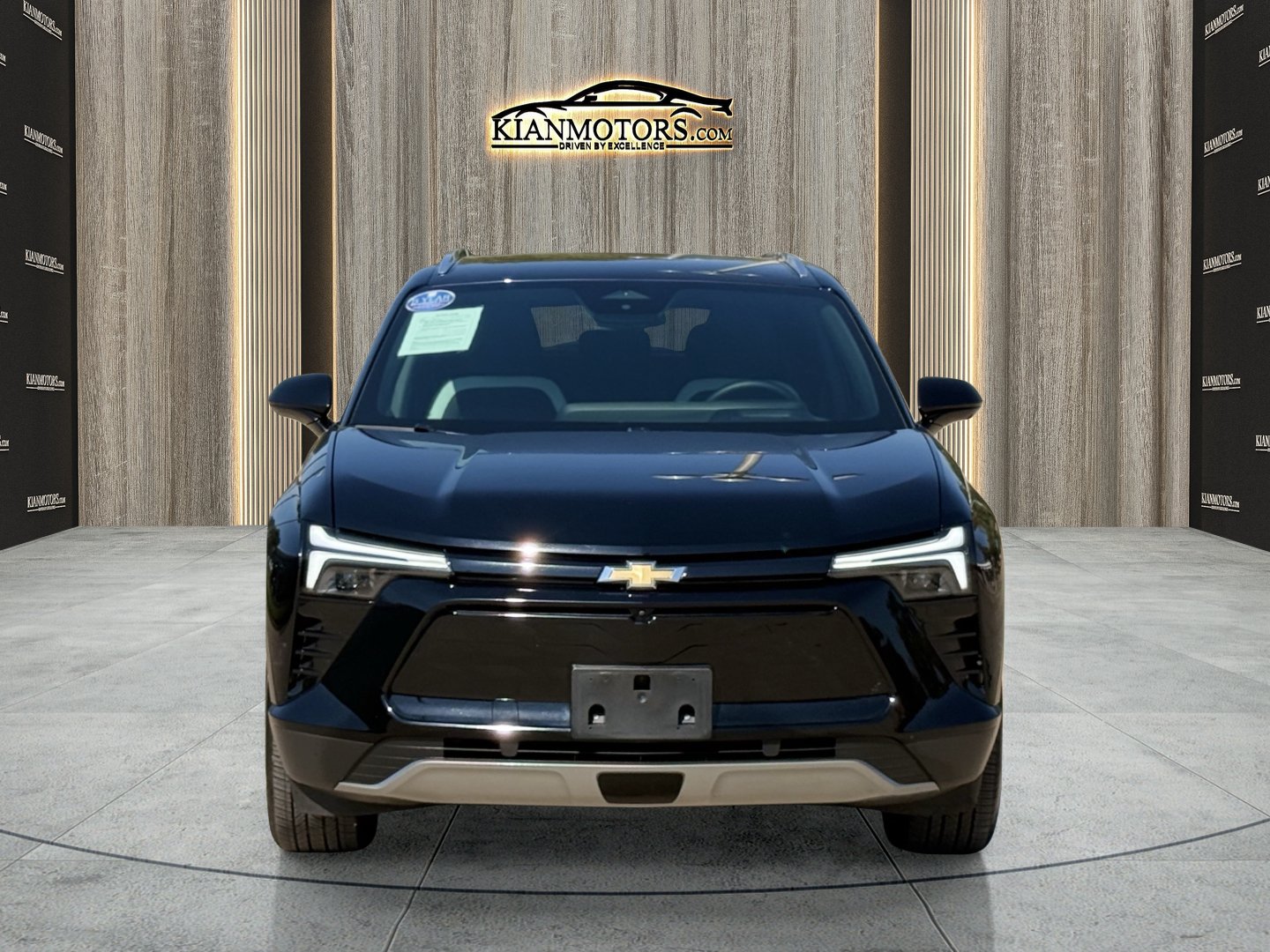 Used 2025 Chevrolet Blazer EV LT AWD/4WD image 2