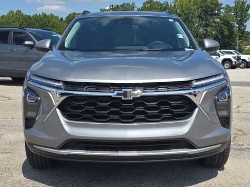 Used 2024 Chevrolet Trax LT w/ LT Convenience Package FWD image 8