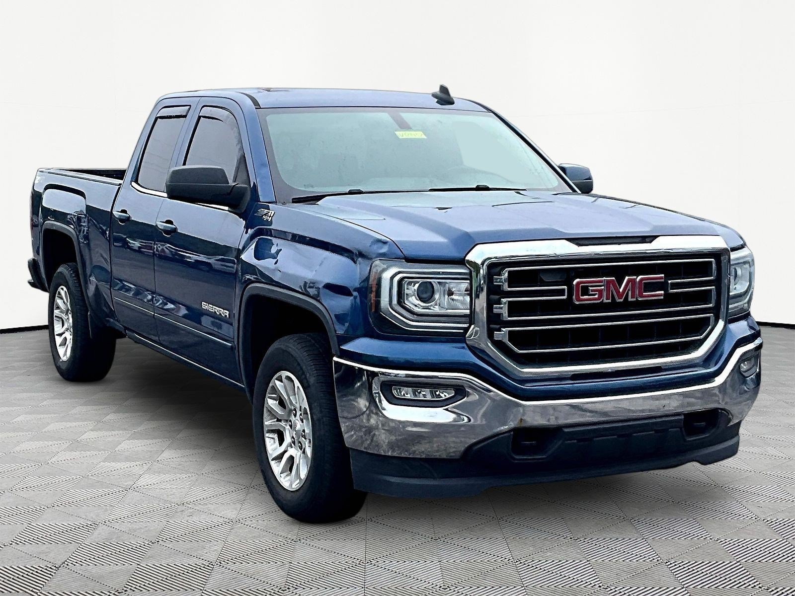 Used 2017 GMC Sierra 1500 SLE w/ SLE Value Package AWD/4WD image 3