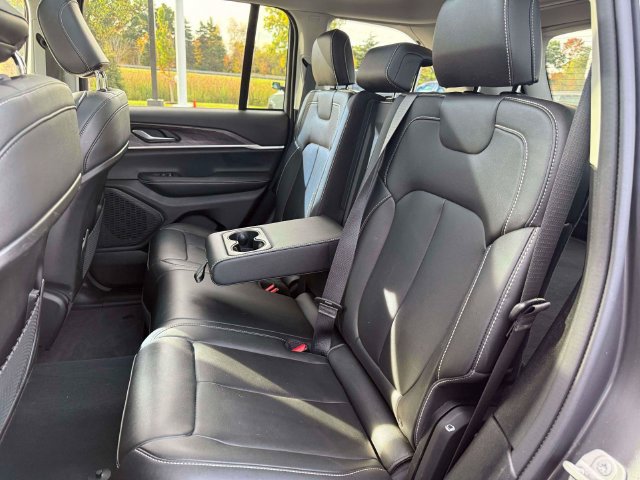 Used 2023 Jeep Grand Cherokee Limited AWD/4WD image 13