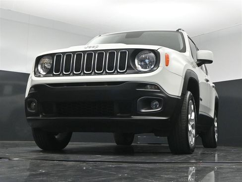 Used 2017 Jeep Renegade Latitude AWD/4WD image 29