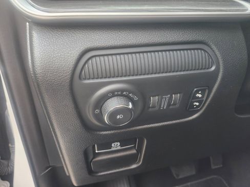 Used 2024 Jeep Wagoneer Series II w/ Flexible Seating Group image 10