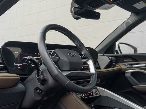 Used 2025 Audi Q5 Premium Plus w/ Premium Plus AWD/4WD image 4