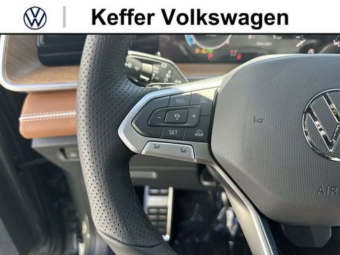 New 2026 Volkswagen Tiguan SEL R-Line AWD/4WD image 17