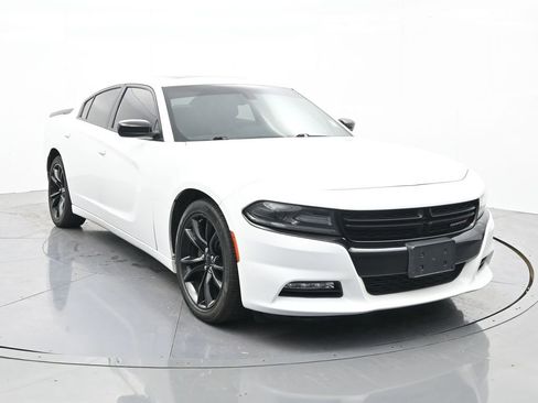 Used 2016 Dodge Charger SXT w/ Plus Group image 3