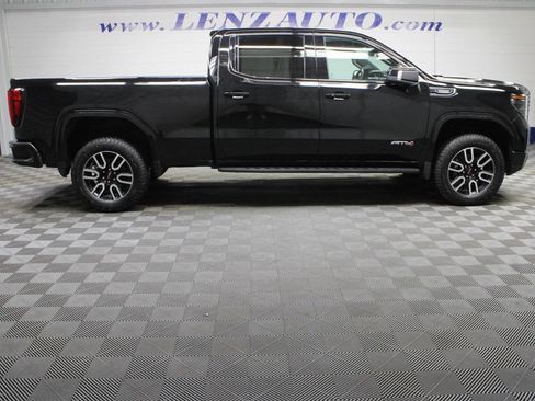 Used 2025 GMC Sierra 1500 AT4 w/ Technology Package AWD/4WD image 2