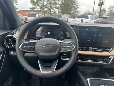 New 2026 Chevrolet Equinox ACTIV w/ Convenience Package III image 16