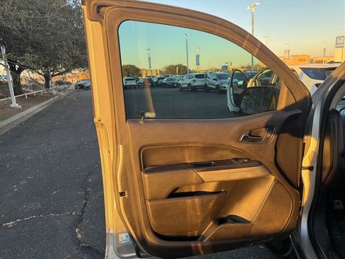 Used 2018 Chevrolet Colorado LT w/ LT Convenience Package image 9