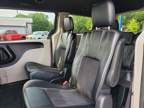 Used 2019 Dodge Grand Caravan SXT FWD image 24