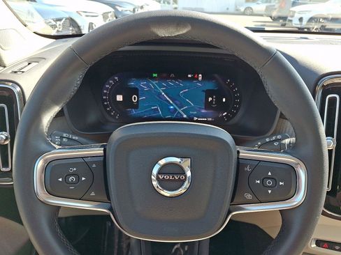 Certified 2023 Volvo XC40 B5 Ultimate w/ Climate Package image 21