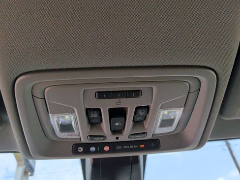 Used 2022 GMC Sierra 3500 Denali w/ Denali Ultimate Package AWD/4WD image 23