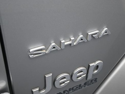 Used 2019 Jeep Wrangler Unlimited Sahara AWD/4WD image 46