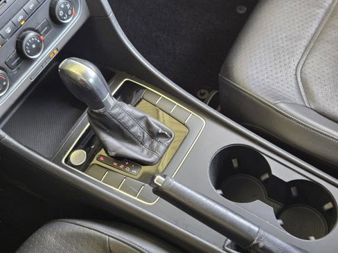 Used 2015 Volkswagen Passat 1.8T Limited Edition image 30