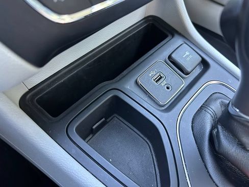 Used 2021 Jeep Cherokee Latitude Plus FWD image 29