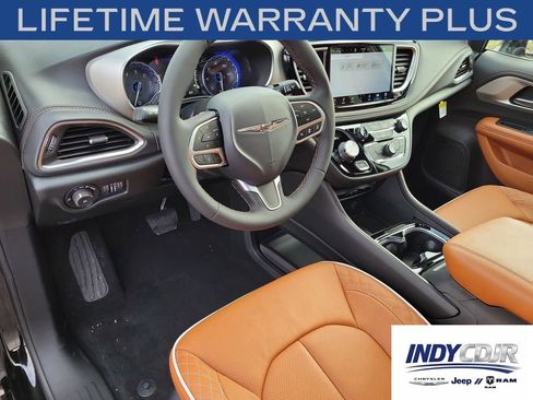 New 2026 Chrysler Pacifica Pinnacle w/ Trailer Tow Group AWD/4WD image 21