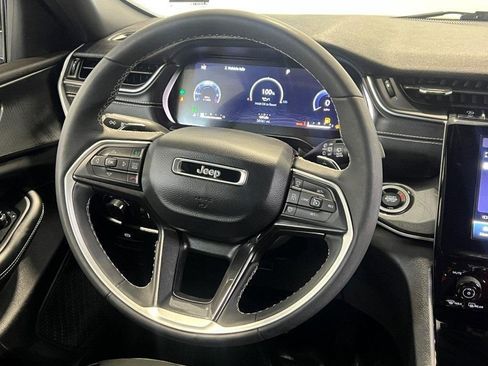 Used 2023 Jeep Grand Cherokee Altitude image 21