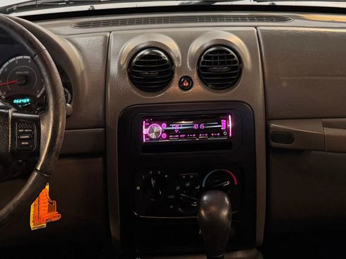 Used 2007 Jeep Liberty Sport image 23