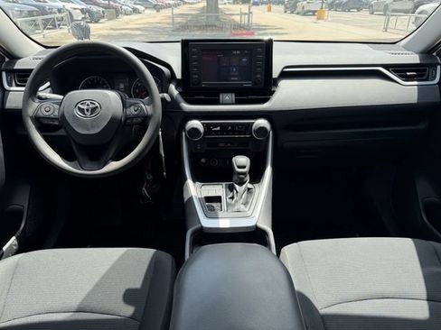 Used 2021 Toyota RAV4 LE FWD image 24