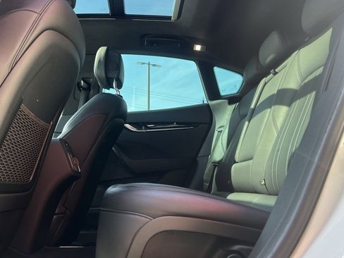 Used 2021 Maserati Levante image 16