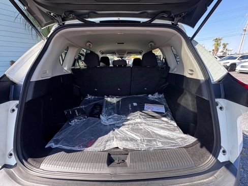Used 2023 Nissan Rogue S FWD image 13