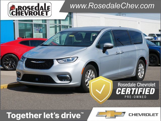 Used 2023 Chrysler Pacifica Touring-L FWD image 1