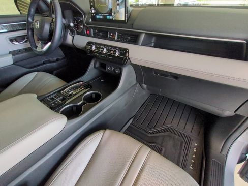 Used 2025 Honda Pilot Elite image 22