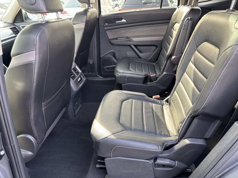 Certified 2022 Volkswagen Atlas SEL Premium image 11