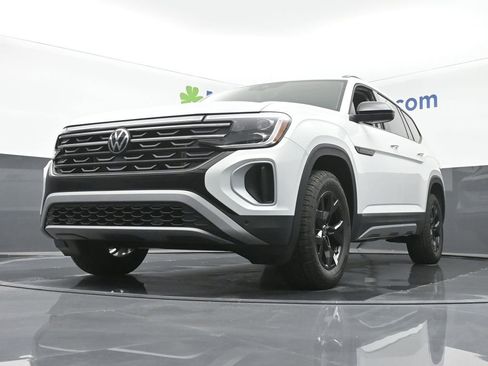 Used 2024 Volkswagen Atlas Peak Edition SE image 6