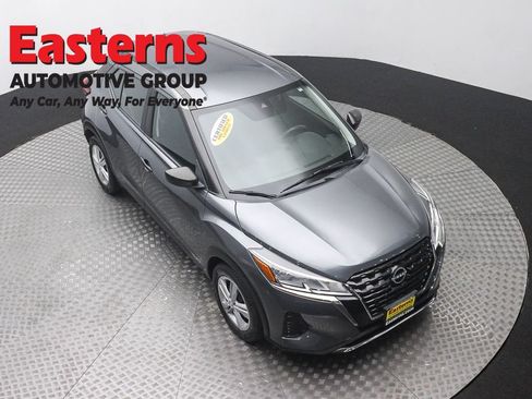 Used 2023 Nissan Kicks S FWD image 3