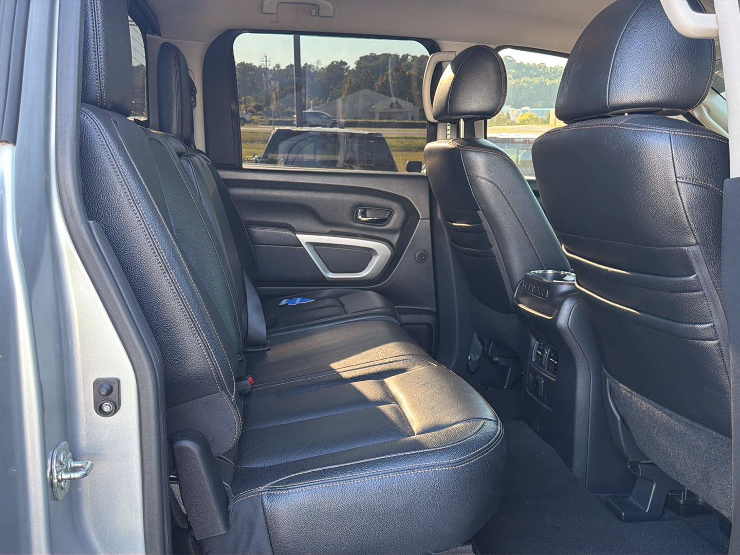 Used 2017 Nissan Titan SL AWD/4WD image 17