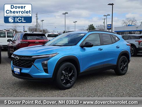 New 2026 Chevrolet Trax LT w/ Sunroof Package FWD image 1