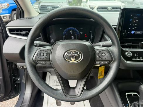 Used 2026 Toyota Corolla LE FWD image 5
