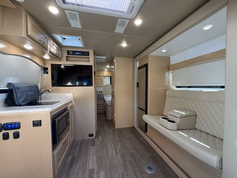Used 2019 Mercedes-Benz Sprinter 170 image 41