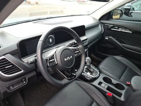 Used 2025 Kia Seltos SX w/ SX Sunroof Package image 7