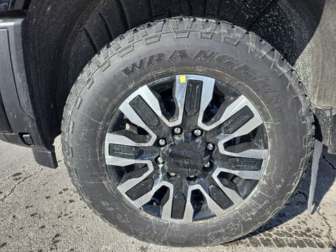 New 2026 GMC Sierra 2500 Denali Ultimate image 11