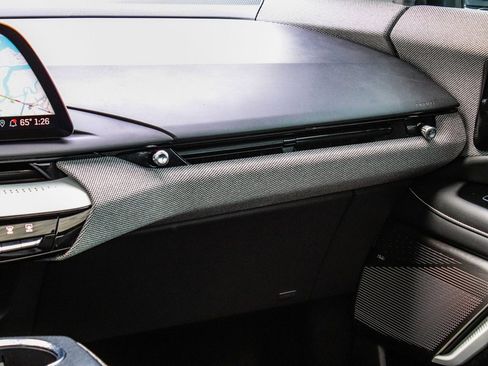 Used 2025 Cadillac Optiq Luxury 1 image 18