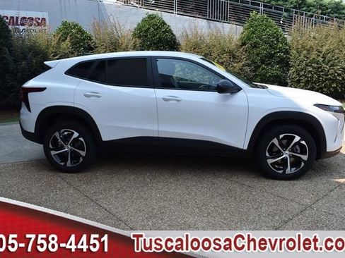 Used 2024 Chevrolet Trax RS w/ Driver Confidence Package FWD image 10