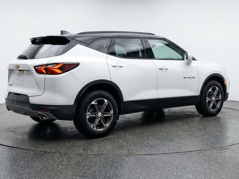 Used 2025 Chevrolet Blazer LT image 9