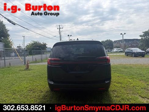 Used 2026 Chrysler Pacifica Limited w/ S Appearance Package FWD image 6