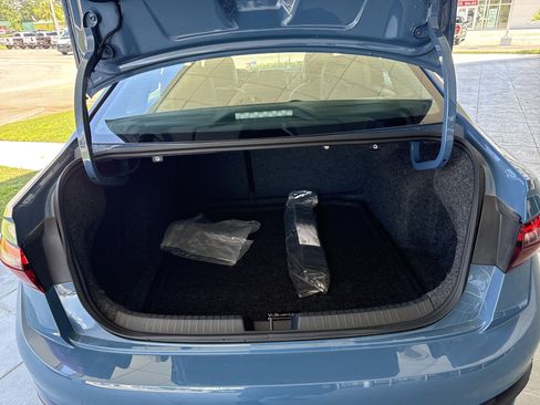 Used 2025 Volkswagen Jetta SE w/ Black Wheel Package FWD image 29