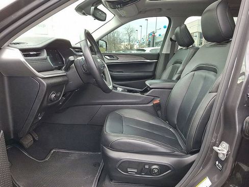 Used 2022 Jeep Grand Cherokee L Limited w/ Black Appearance Package AWD/4WD image 14