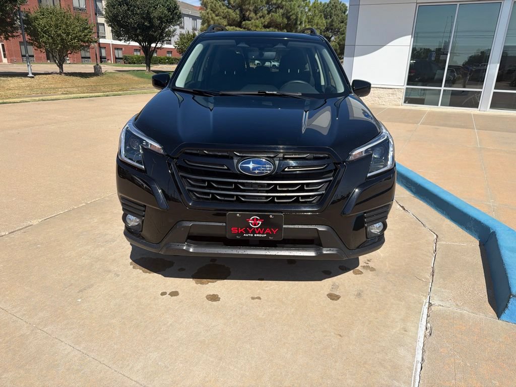 Used 2023 Subaru Forester Premium AWD/4WD image 3