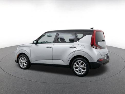 Used 2025 Kia Soul LX w/ LX Technology Package FWD image 6