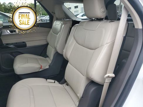 Used 2020 Ford Explorer Platinum w/ Premium Technology Package image 17