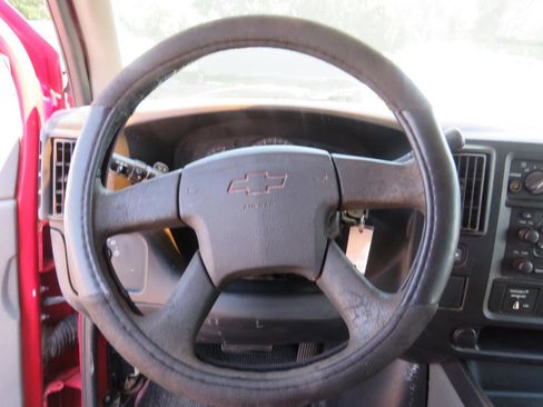 Used 2003 Chevrolet Express 2500 2500 w/ LS Preferred Equipment Group image 21