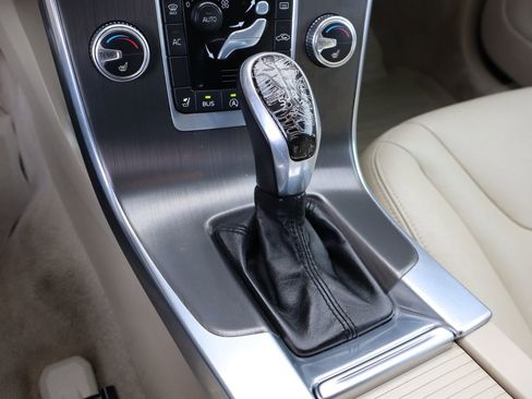 Used 2015 Volvo V60 T5 Premier image 38
