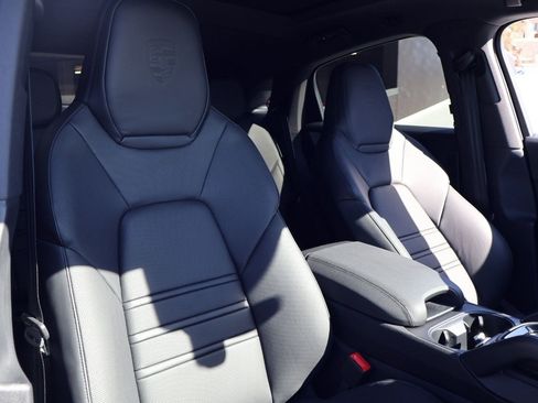 New 2026 Porsche Cayenne Coupe image 24